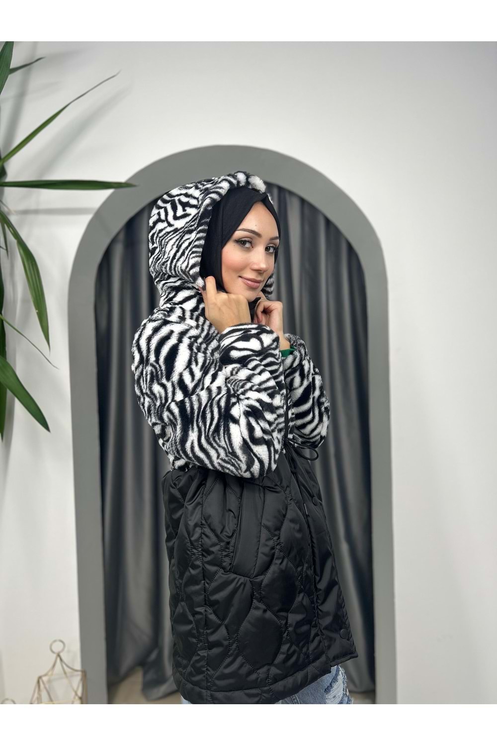 Animal Desenli Kapişonlu Mont 31275 - Siyah - M - AZRA03562-Siyah-M
