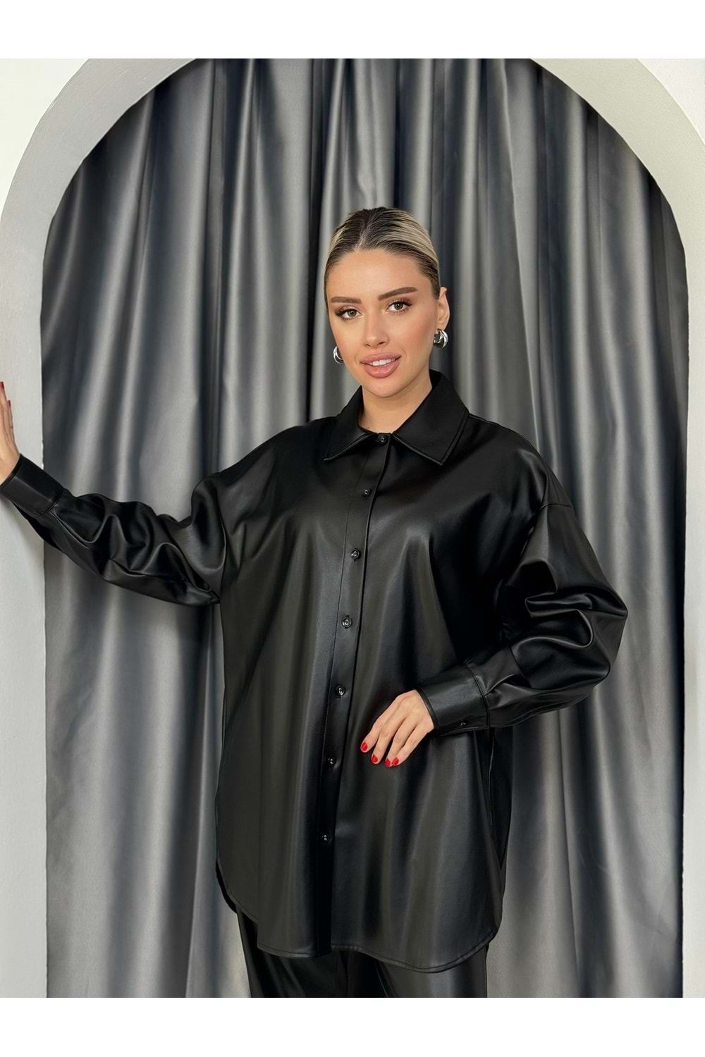 İkoll Oversize Deri Gömlek 33690 - Siyah - TEK BEDEN - AZRA05062-Siyah-TEK BEDEN