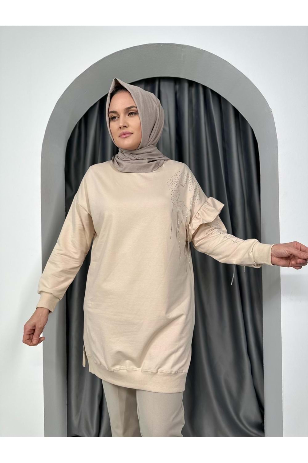 Kolları Fırfırlı Yıldızlı Taşlı Tunik 25183 - Bej - S-M - AZRA04989-Bej-S-M